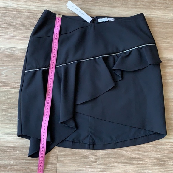 Chelsea &Walker asymmetrical bottom blk mini skirt - Picture 15 of 16